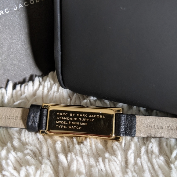 Marc Jacobs Classic Watch - Picture 4 of 7